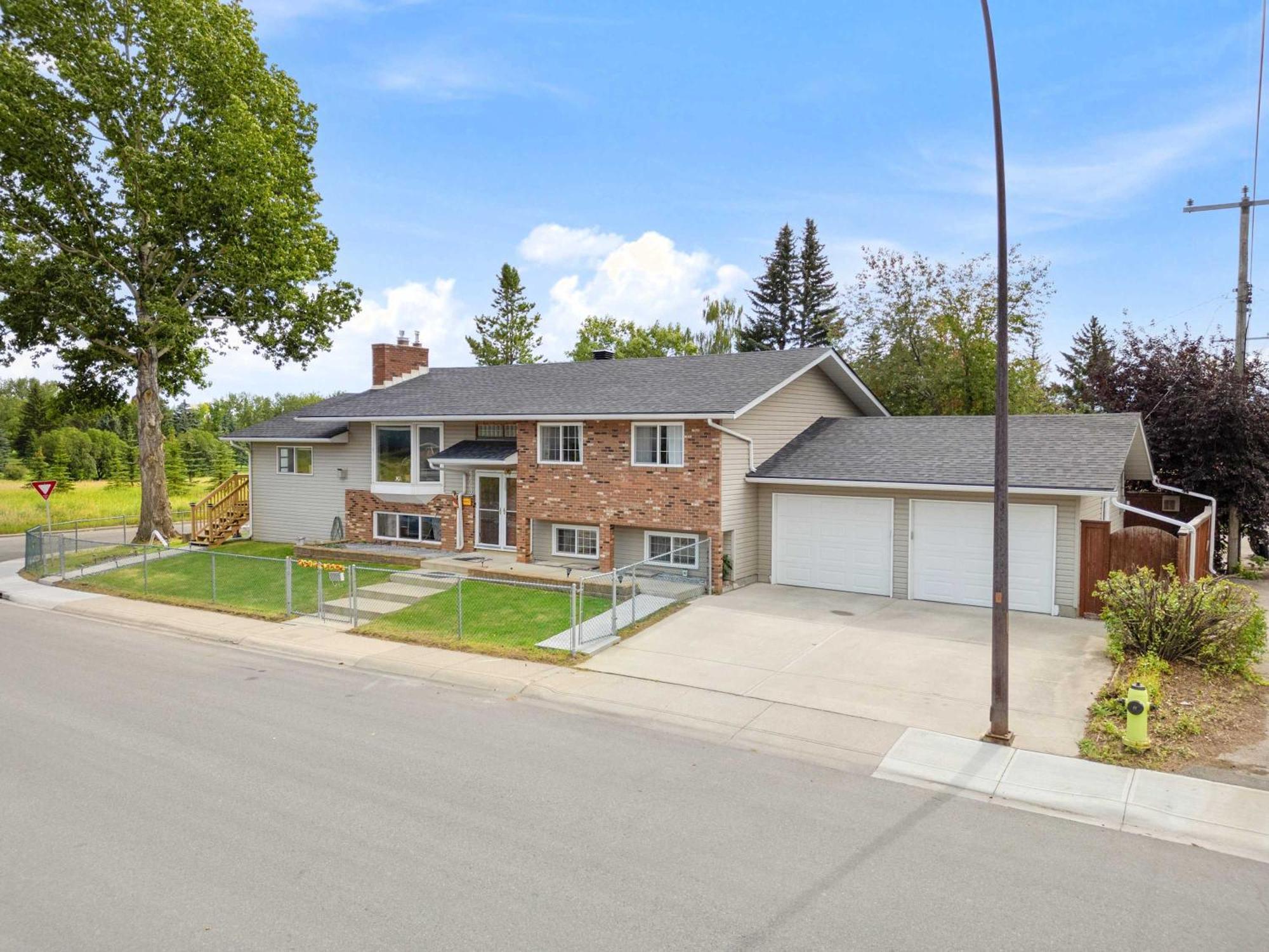 New! Enjoy Yoga Classes! Private 2 Bedroom Suite W Netflix & Banff Pass! Near Championship Golf Course! YYC Exterior foto