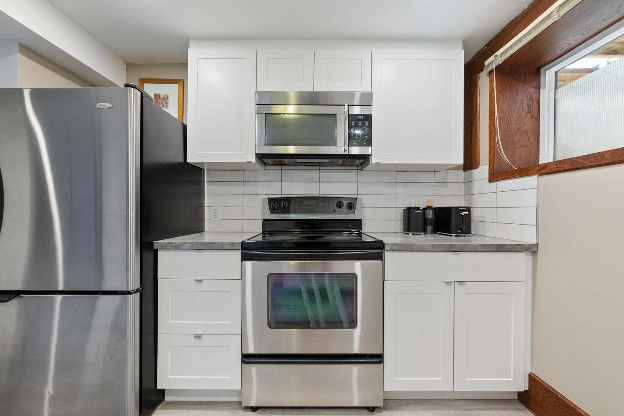 New! Enjoy Yoga Classes! Private 2 Bedroom Suite W Netflix & Banff Pass! Near Championship Golf Course! YYC Exterior foto