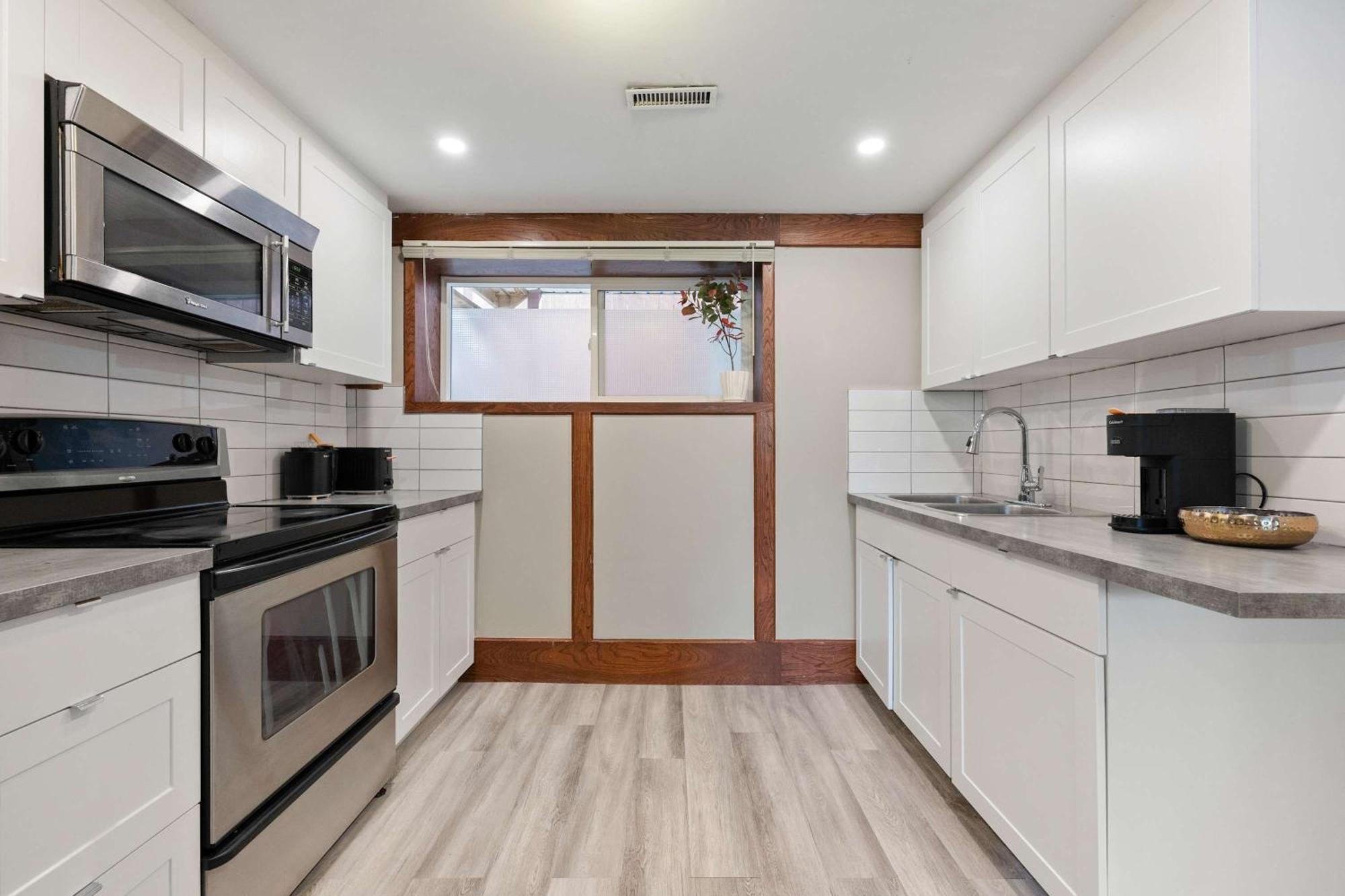 New! Enjoy Yoga Classes! Private 2 Bedroom Suite W Netflix & Banff Pass! Near Championship Golf Course! YYC Exterior foto
